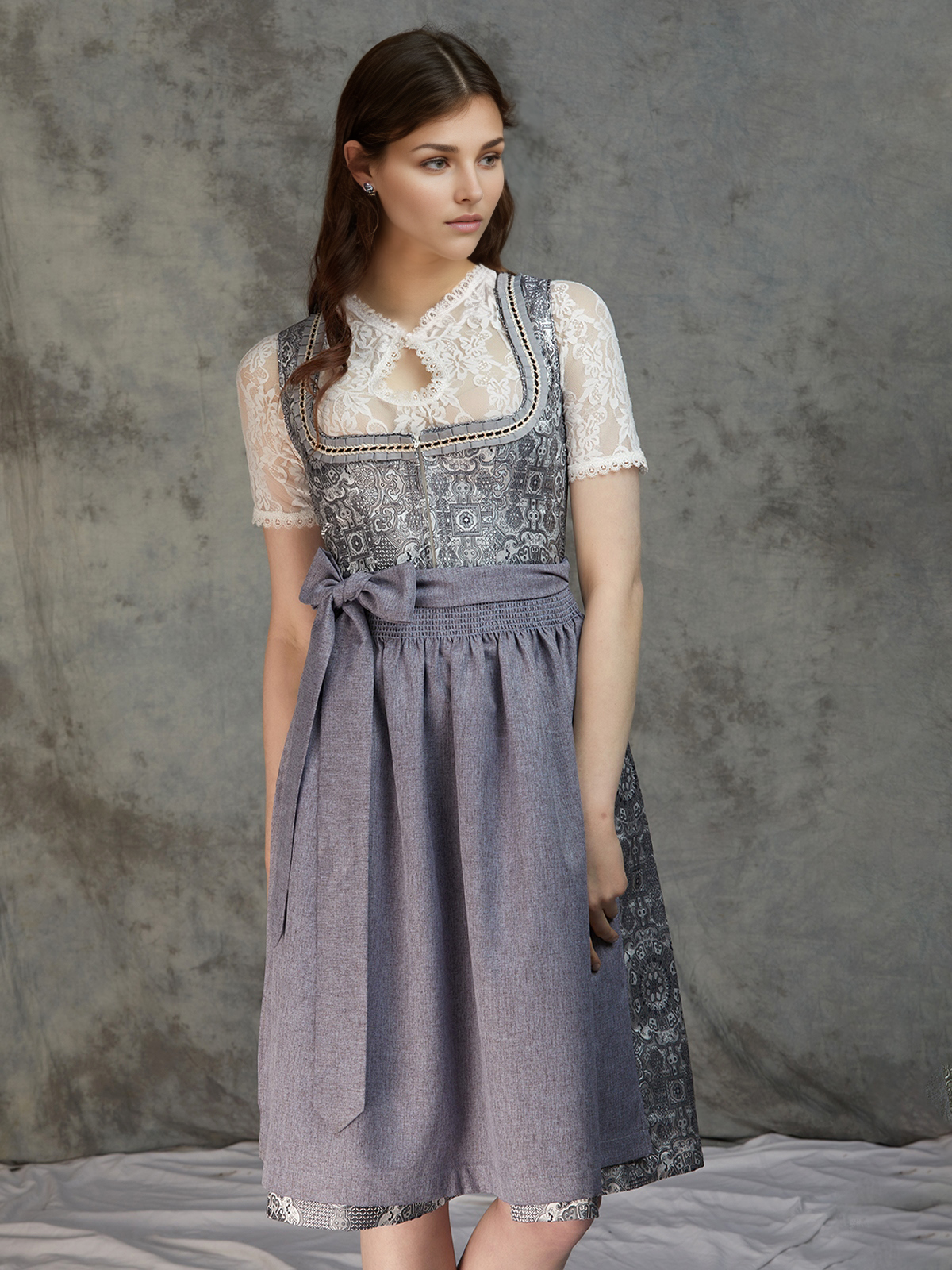 Dirndlbluse Langarm in Grau