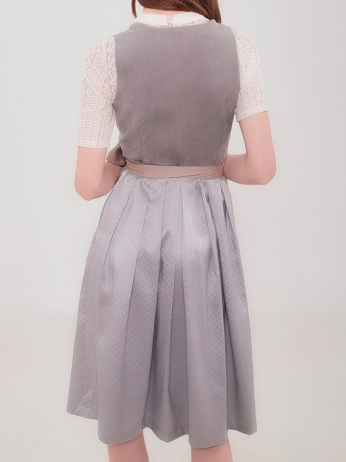 Modernes Dirndl in Grau