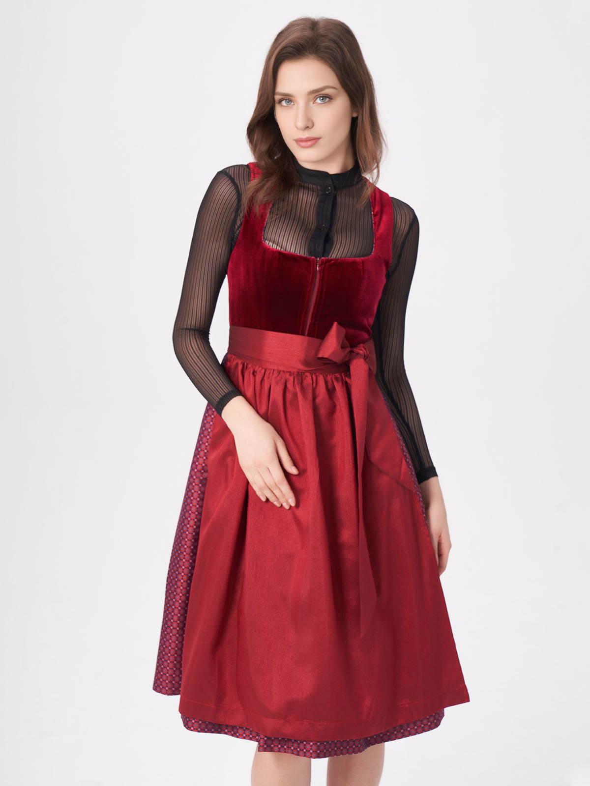 Traditionelles rotes Dirndl mit modernen Akzenten