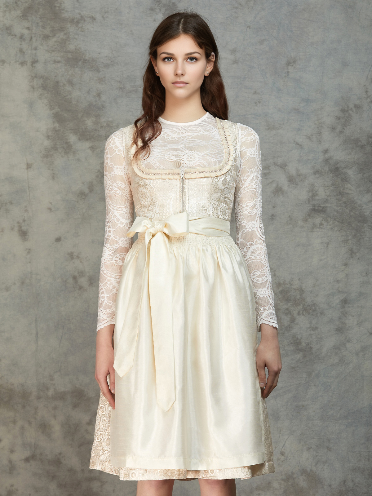 Spitzenbody Weiß unter Dirndl