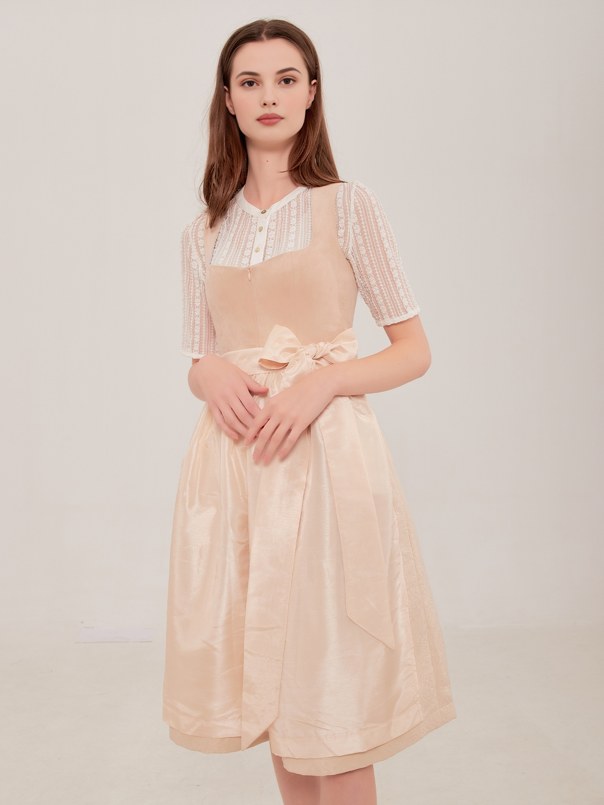 Modernes Dirndl Altrosa in eleganter Passform