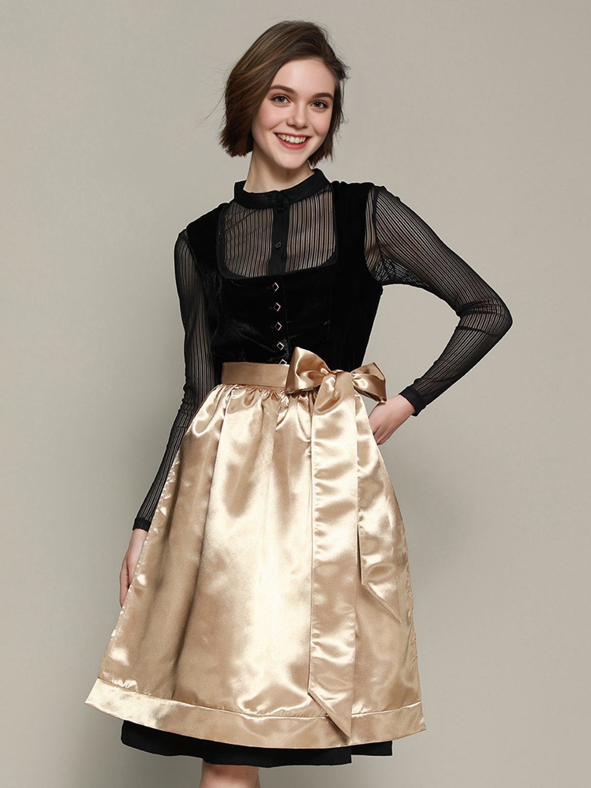 Langes schwarzes Dirndl – zeitlos elegant