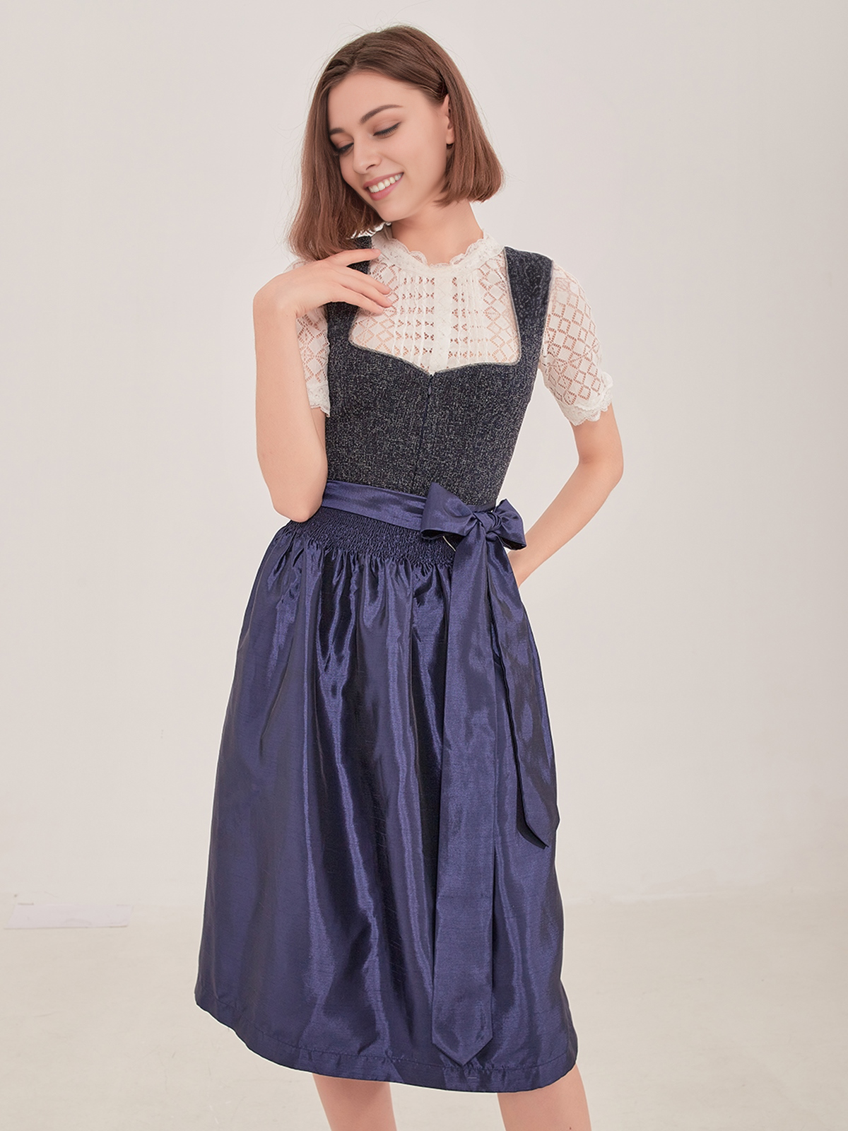 Ja Mei Dirndl in Blau – elegante Tracht mit modernem Schnitt