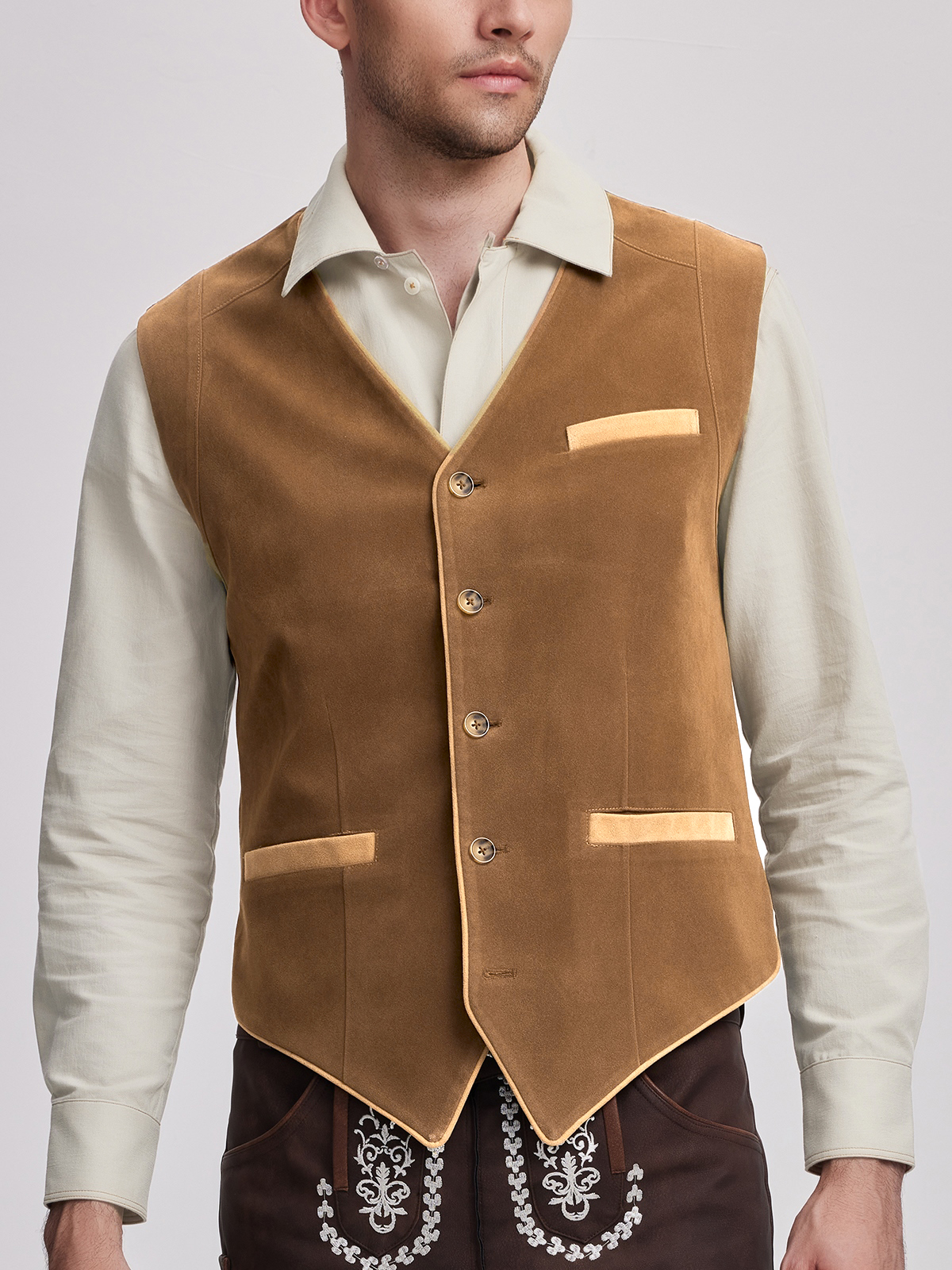 Schwarzes Dirndl mit gelber Weste