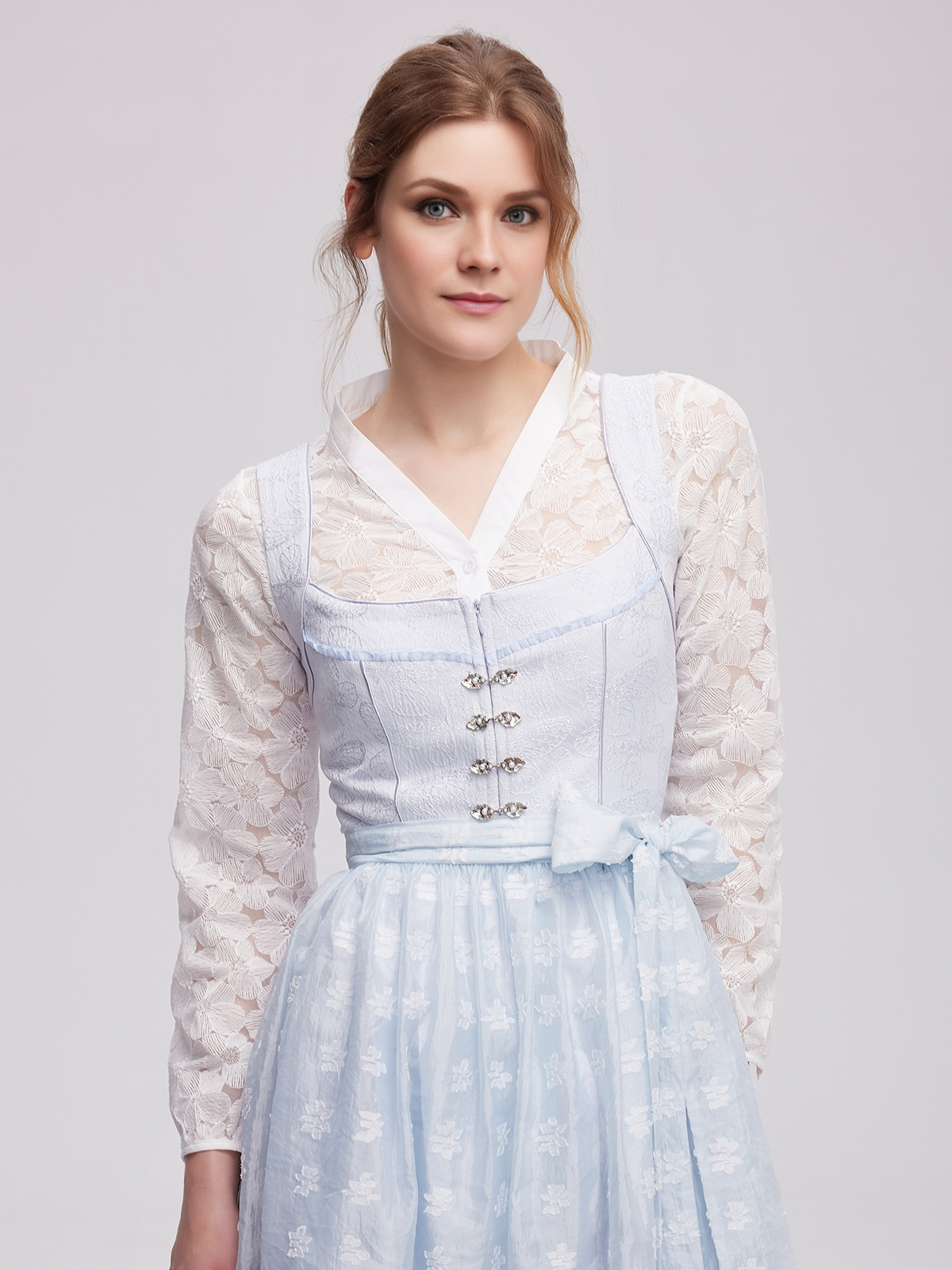 Lila Dirndl Bluse mit Samtoptik