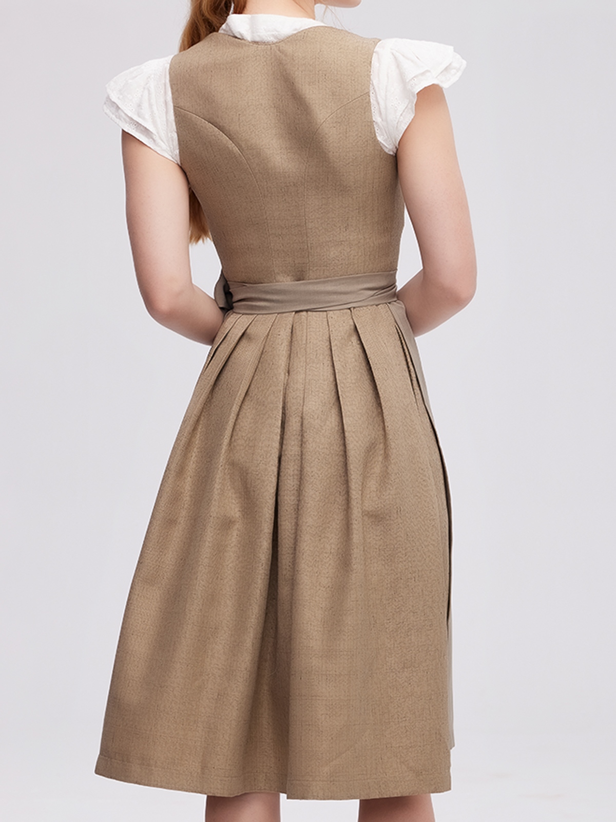 Dirndl Hellgrau mit modernem Schnitt