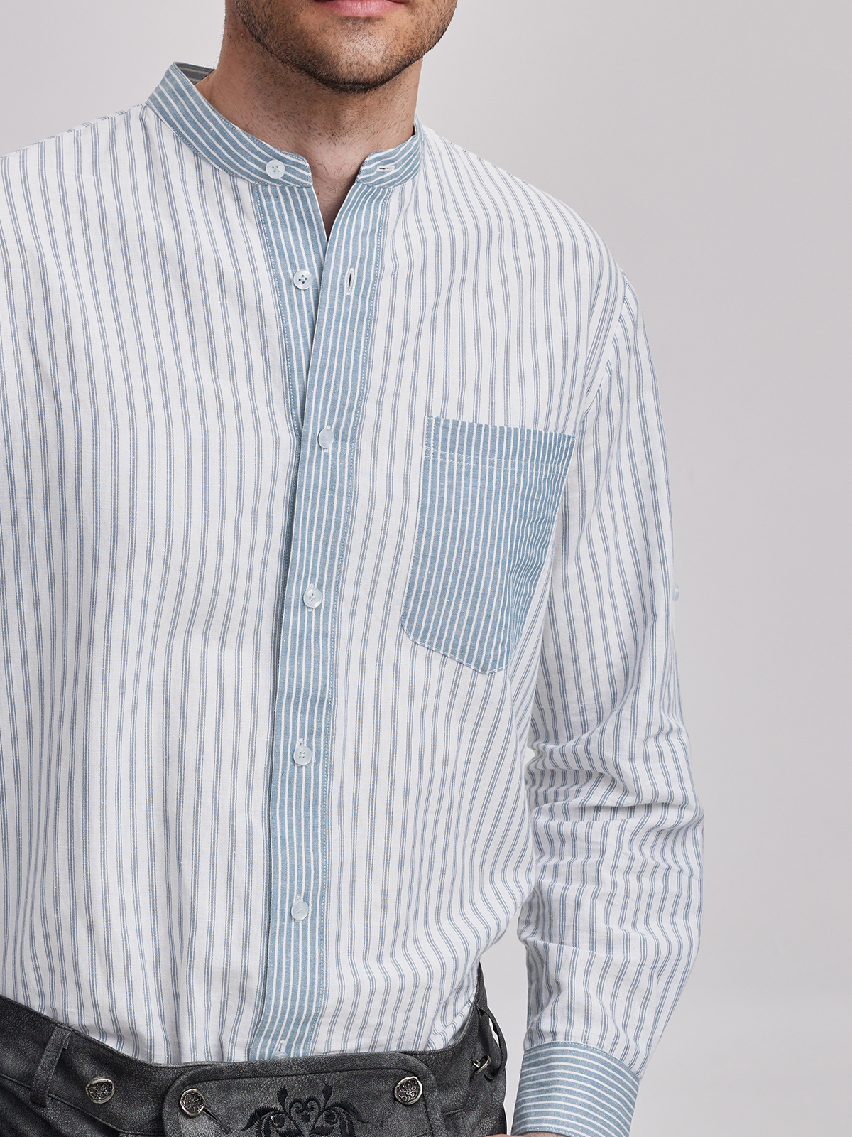 Elegantes blaues Hemd