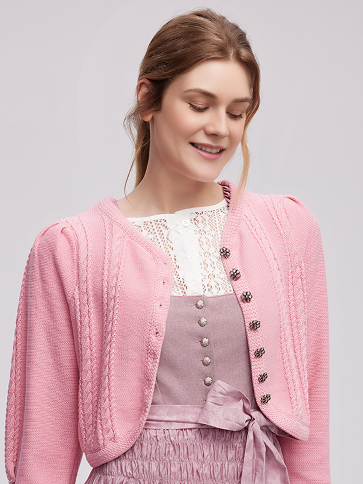 Modernes rosa Dirndl mit frischem Design