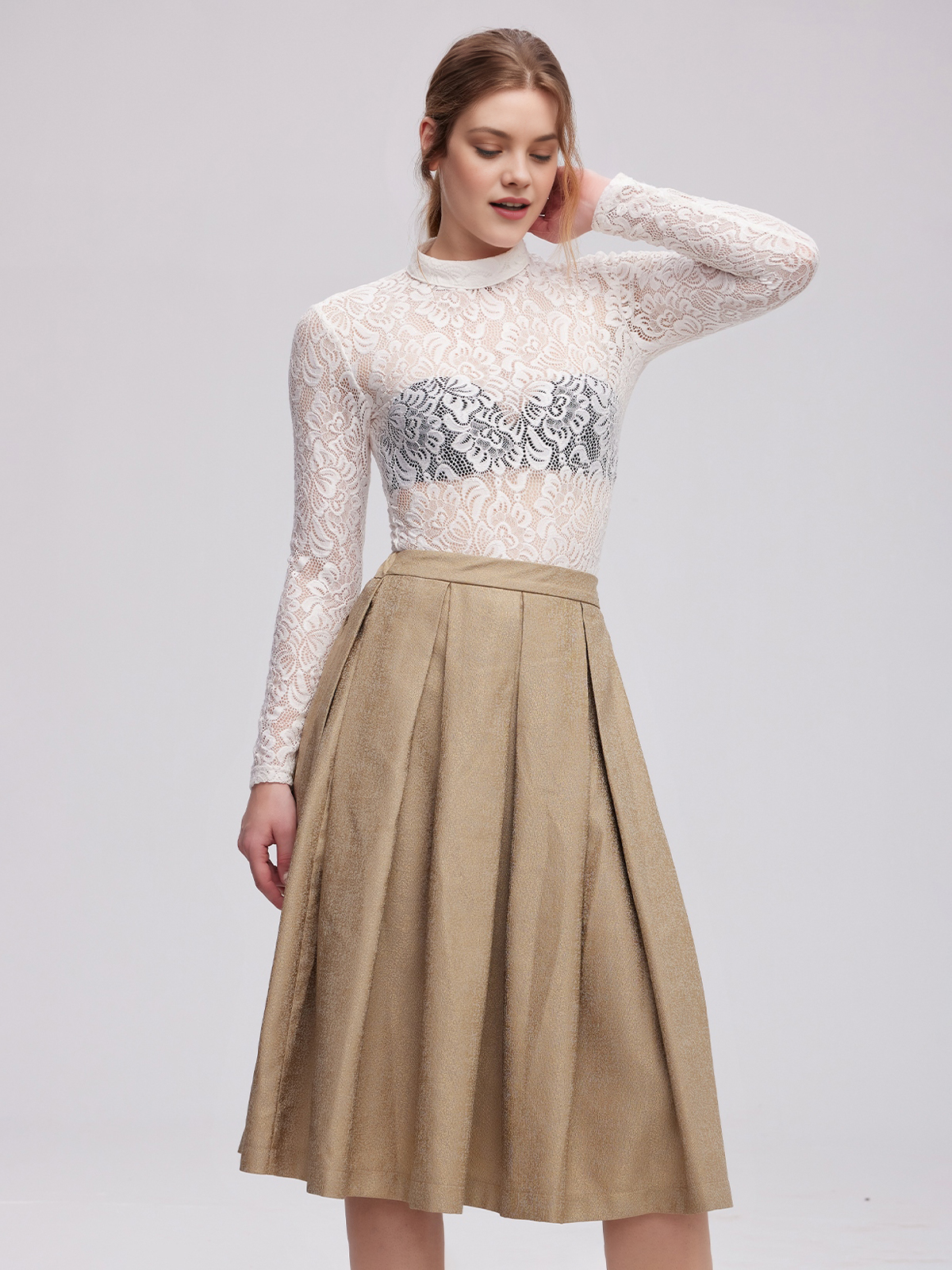 Modernes Dirndl in Weiß